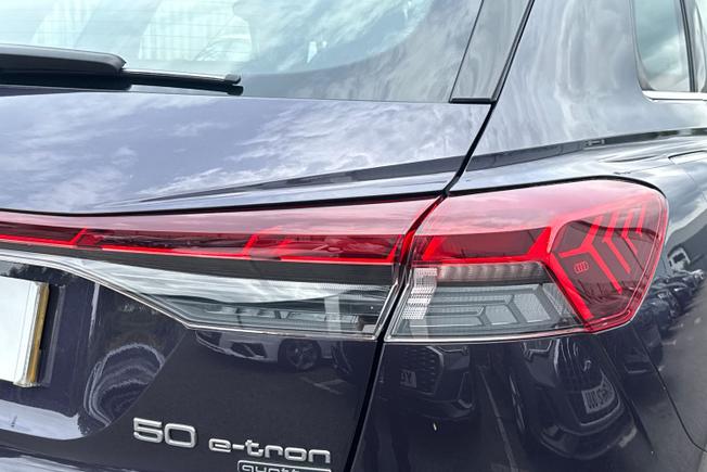 AUDI Q4 E-Tron Photo 18