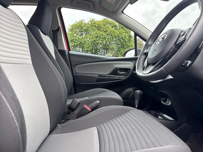TOYOTA Yaris Photo 42