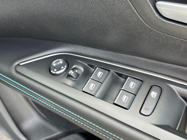 Peugeot 5008 Photo autoimg-9bd5d8898be38843f6462dc947d8011aaddd4555.jpg