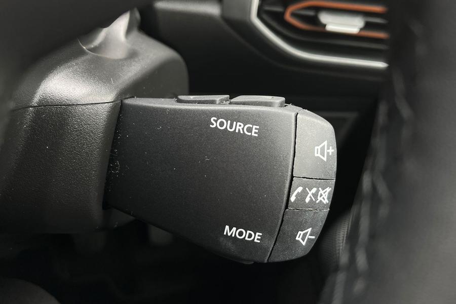 Dacia Sandero Stepway Photo autoimg-9bdbd7695661d113f0b8a8382d14f1299990573e.jpg