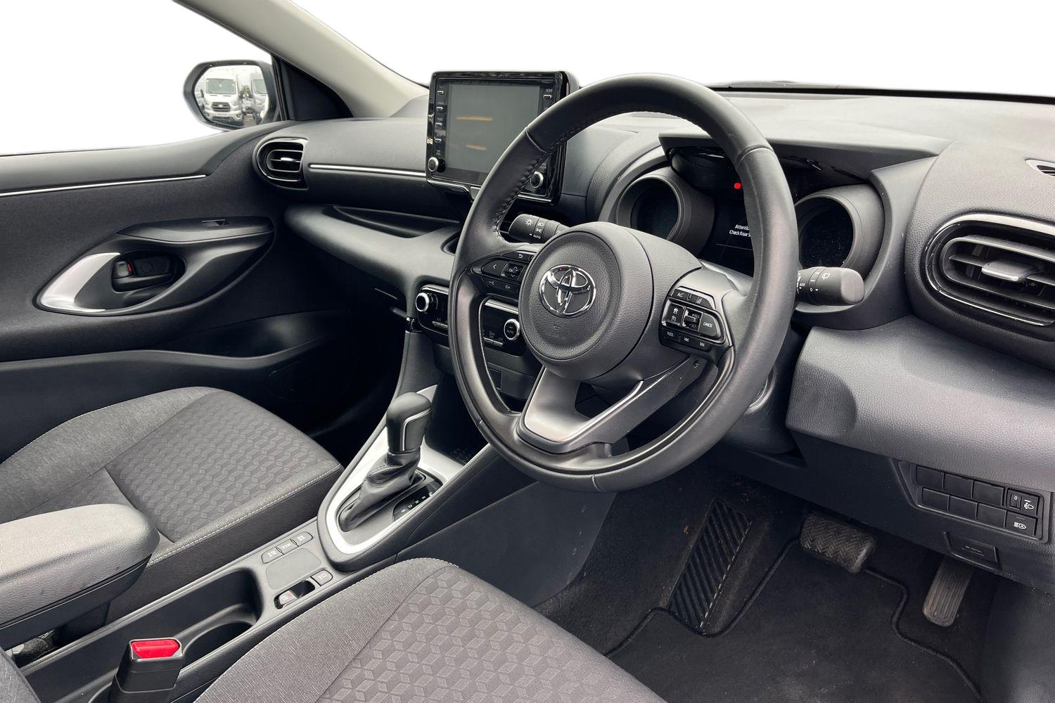 Toyota YARIS Photo 8