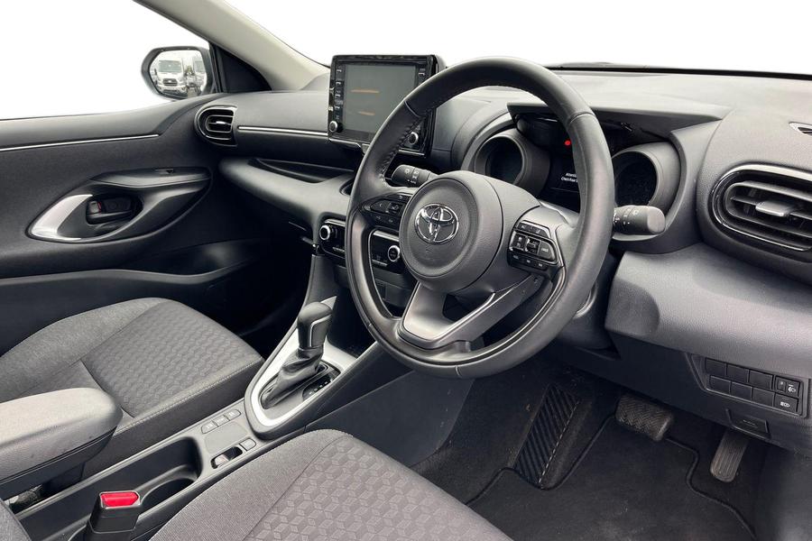 Toyota YARIS Photo autoimg-9be20a594121055cc1e0fb86eed05a278b04e5af.jpg