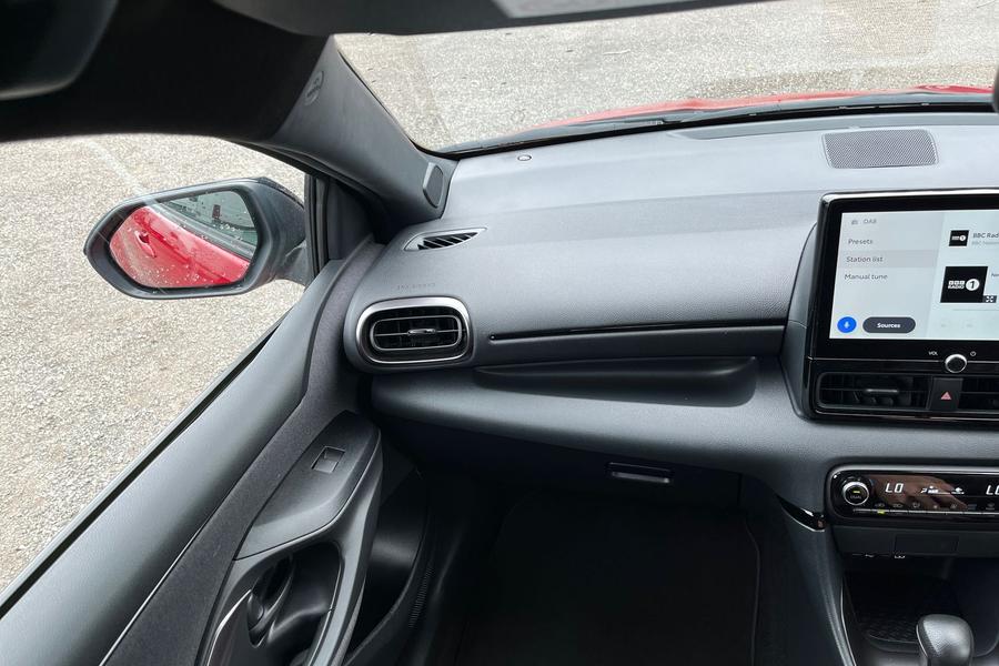 Toyota YARIS Photo autoimg-9be497eb4db186547647353dbabec8bfb16a323b.jpg