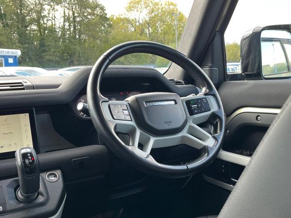 Land Rover Defender 110 Photo autoimg-9be609f98e3bfbd481bca0887fe2999e725250f0.jpg