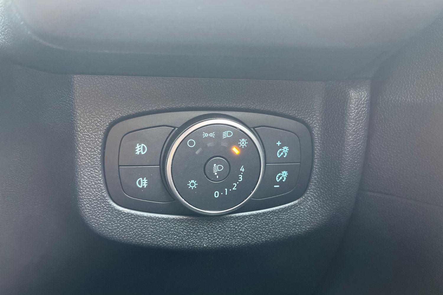 Ford TRANSIT COURIER Photo 17