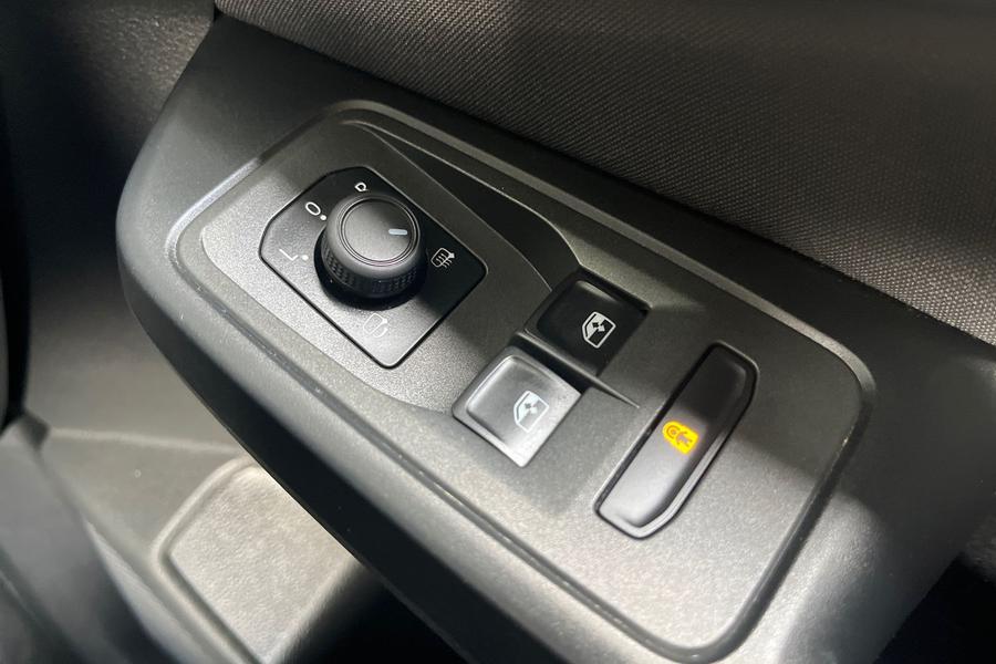 Ford Tourneo Connect Photo autoimg-9be91cb3b7e1708a54a7f0de4994333a60a7327e.jpg