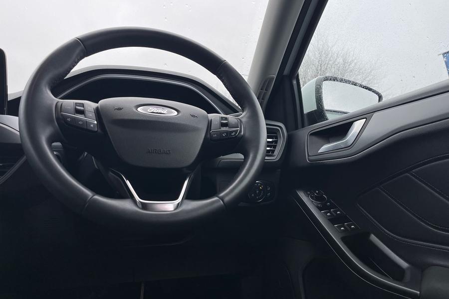 Ford FOCUS Photo autoimg-9be9a4a9604043b936de29acc3bca85b9ff55a13.jpg