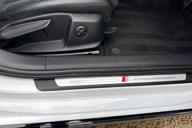 AUDI A4 Avant Photo 36