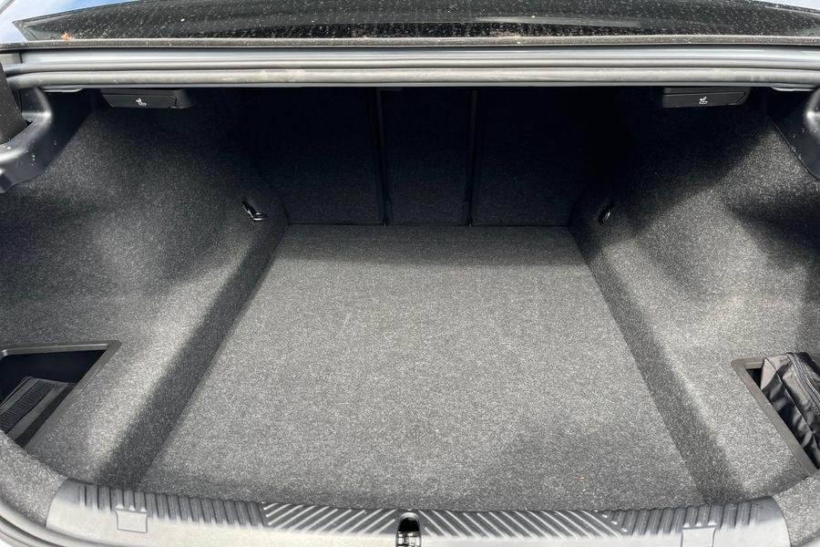 BMW 5 Series Photo autoimg-9bf237e9e10773809a710ea570748d9effa37b5b.jpg