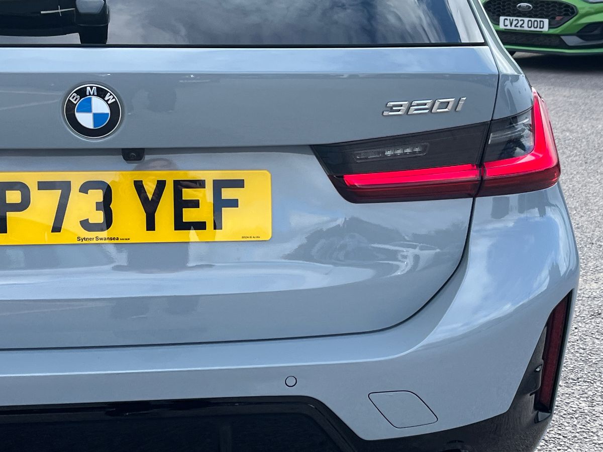 BMW 3 Series Photo 18