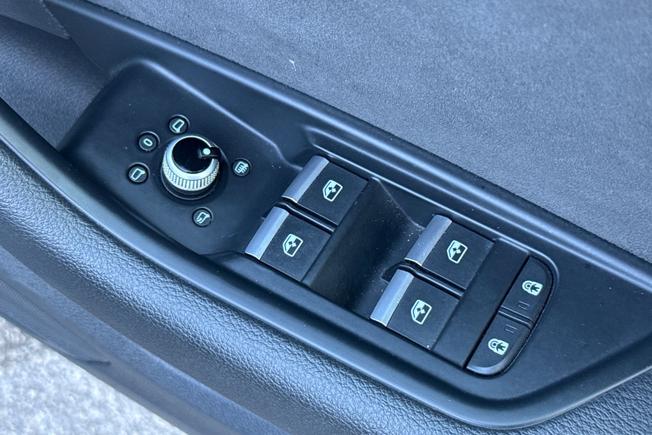 AUDI A4 Photo 30
