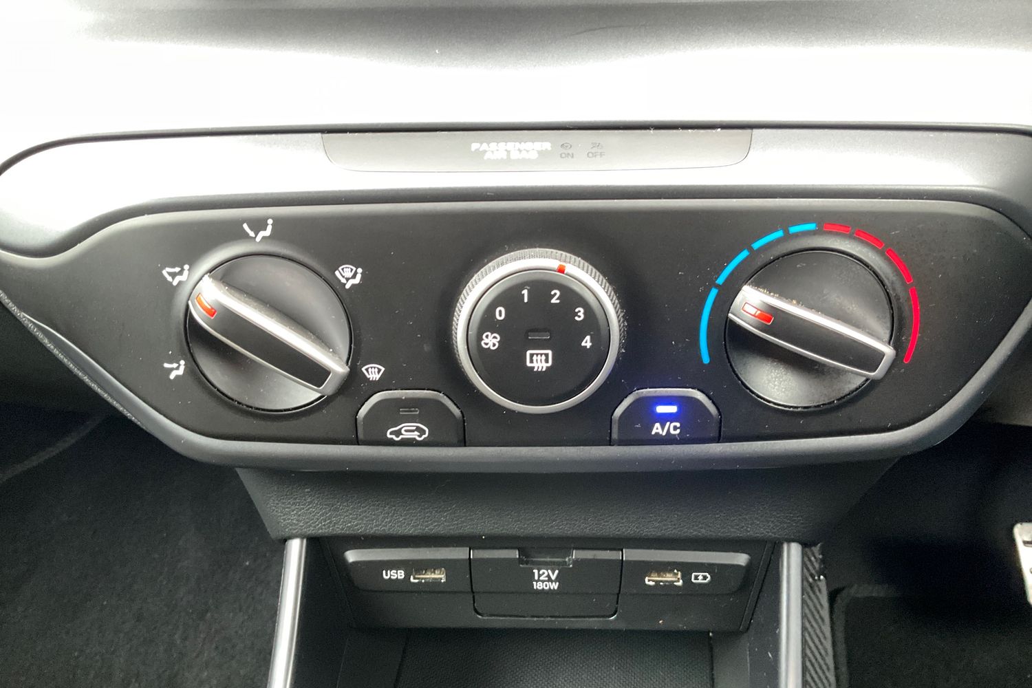 Hyundai BAYON Photo 25