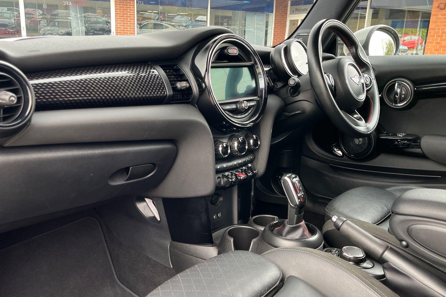 MINI Hatch Photo 17