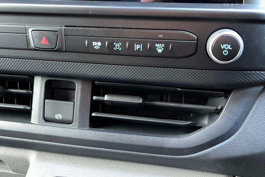 Used Ford TRANSIT CUSTOM MX75KFO 37