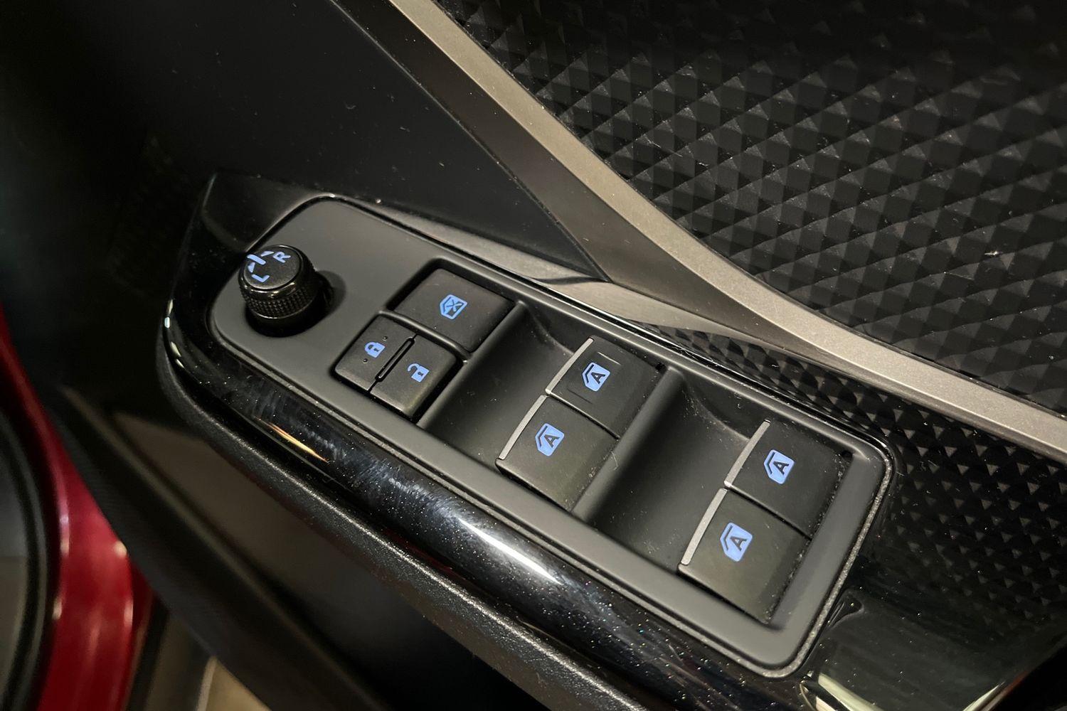 Toyota C-HR Photo 15