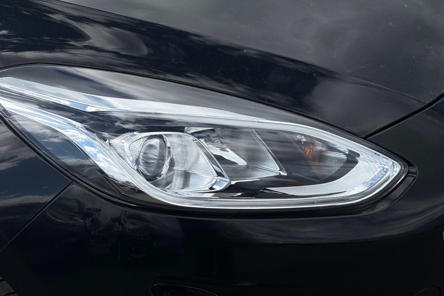 Ford FIESTA Photo 24
