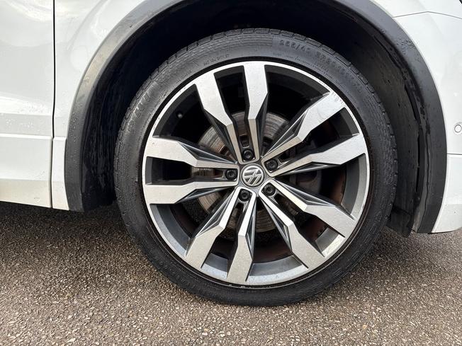 VOLKSWAGEN Tiguan Photo 5
