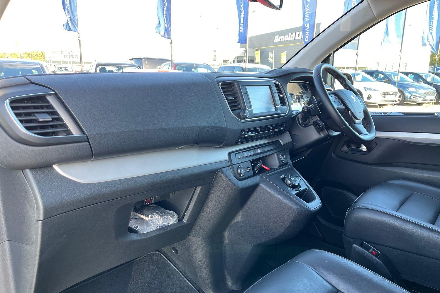 Peugeot TRAVELLER Photo 17