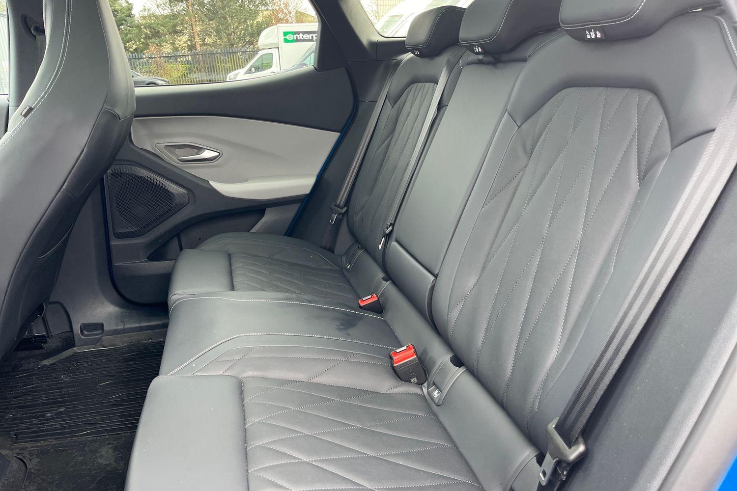 Ford EXPLORER Photo 19