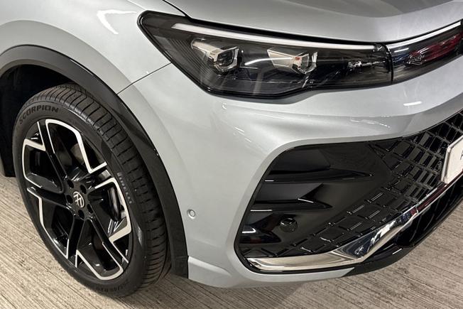 VOLKSWAGEN Tiguan Photo 19