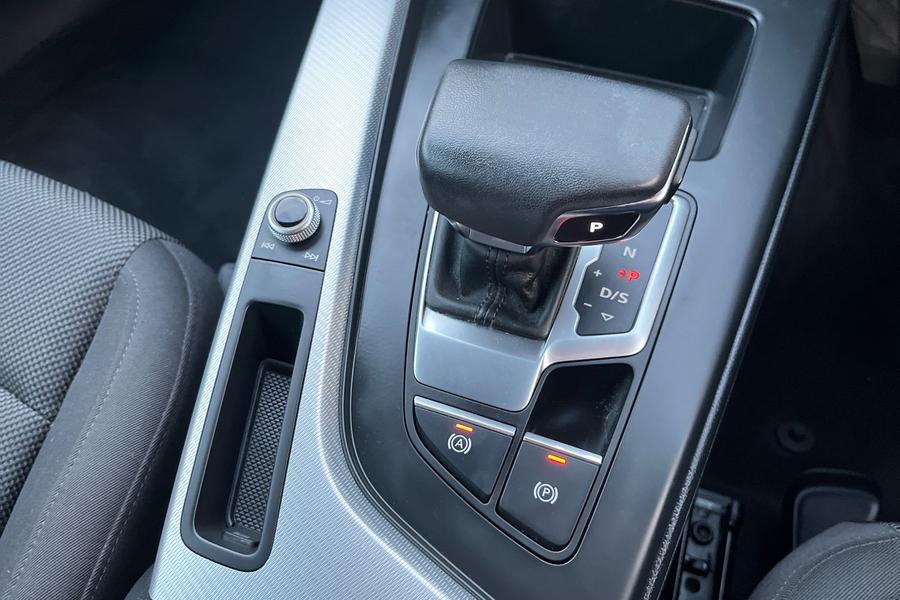Audi A4 Photo autoimg-9c235e2f5e45b72c62655110fef226c95f1289f8.jpg