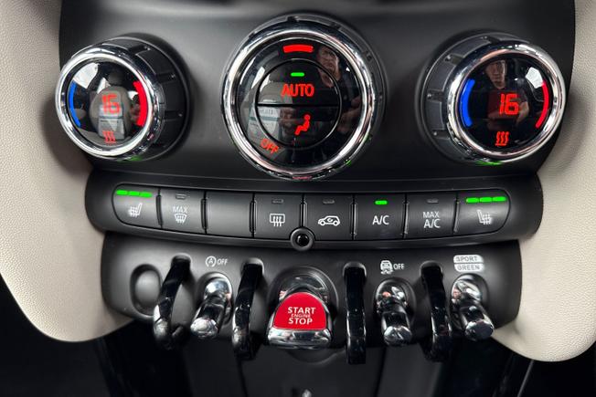 MINI Hatch Photo 22