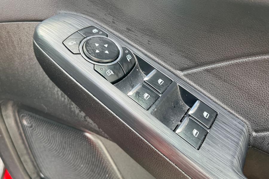 Ford KUGA Photo autoimg-9c314b28707f692b03f34dd73401186e29787ca6.jpg
