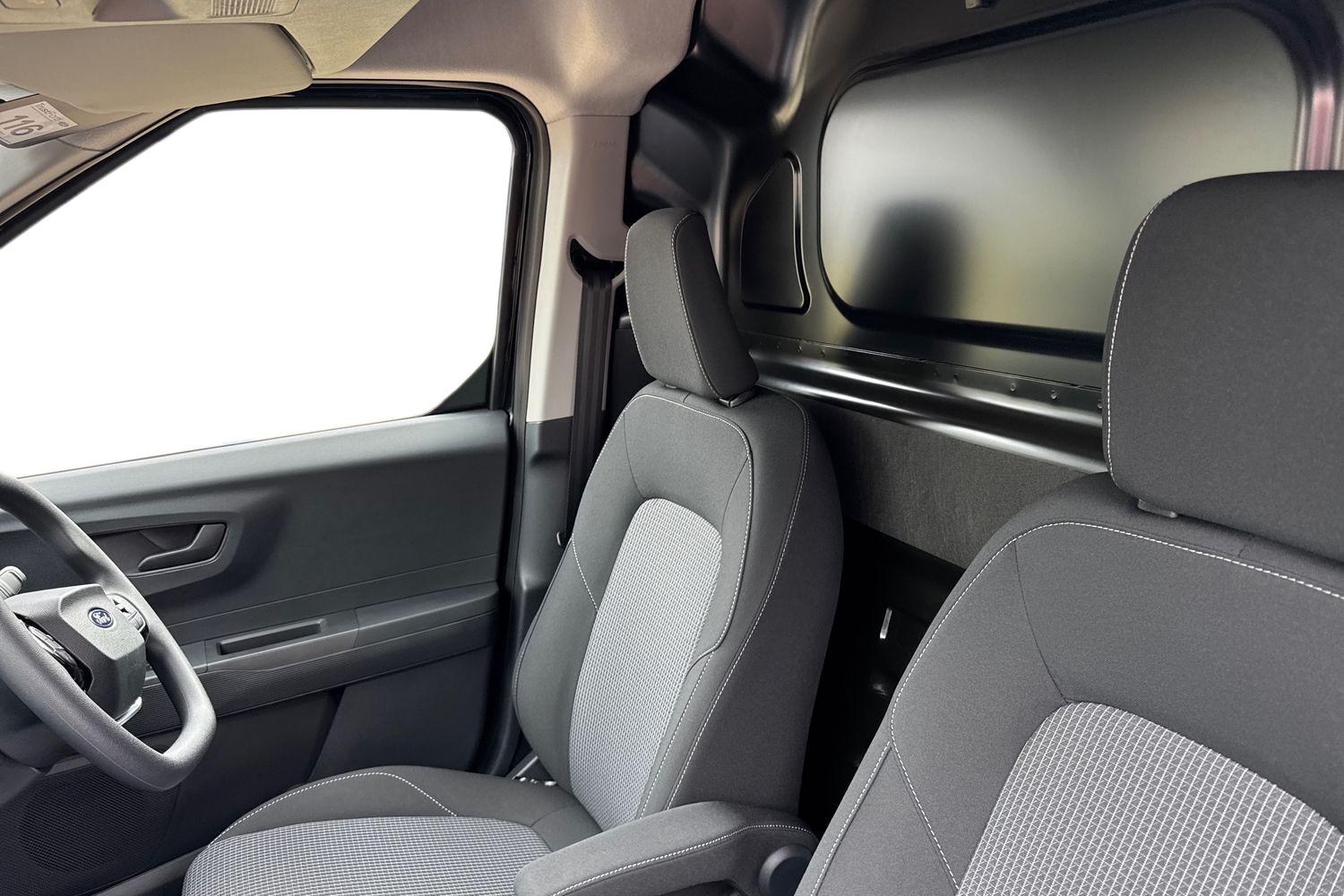 Ford E-TRANSIT COURIER Photo 10