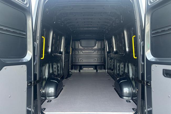 VOLKSWAGEN Crafter Photo 12