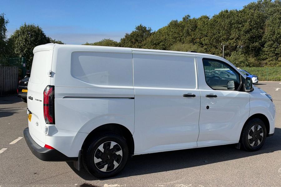 Ford E-TRANSIT CUSTOM Photo autoimg-9c3849ade1725f4d6d4dede9ff1b60f3633df4d0.jpg