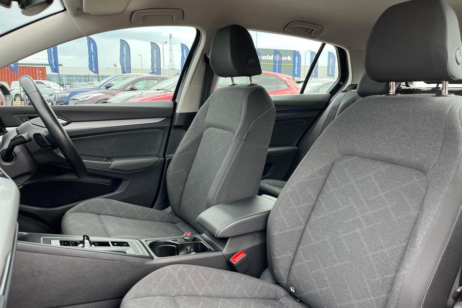 Volkswagen Golf Photo autoimg-9c3c99727e3b143978d96698605f1929c70e603b.jpg