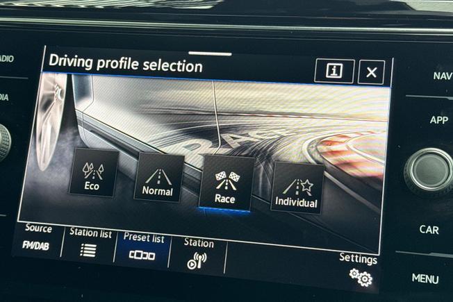 VOLKSWAGEN T-ROC Photo 26