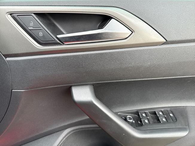 VOLKSWAGEN Polo Photo 27