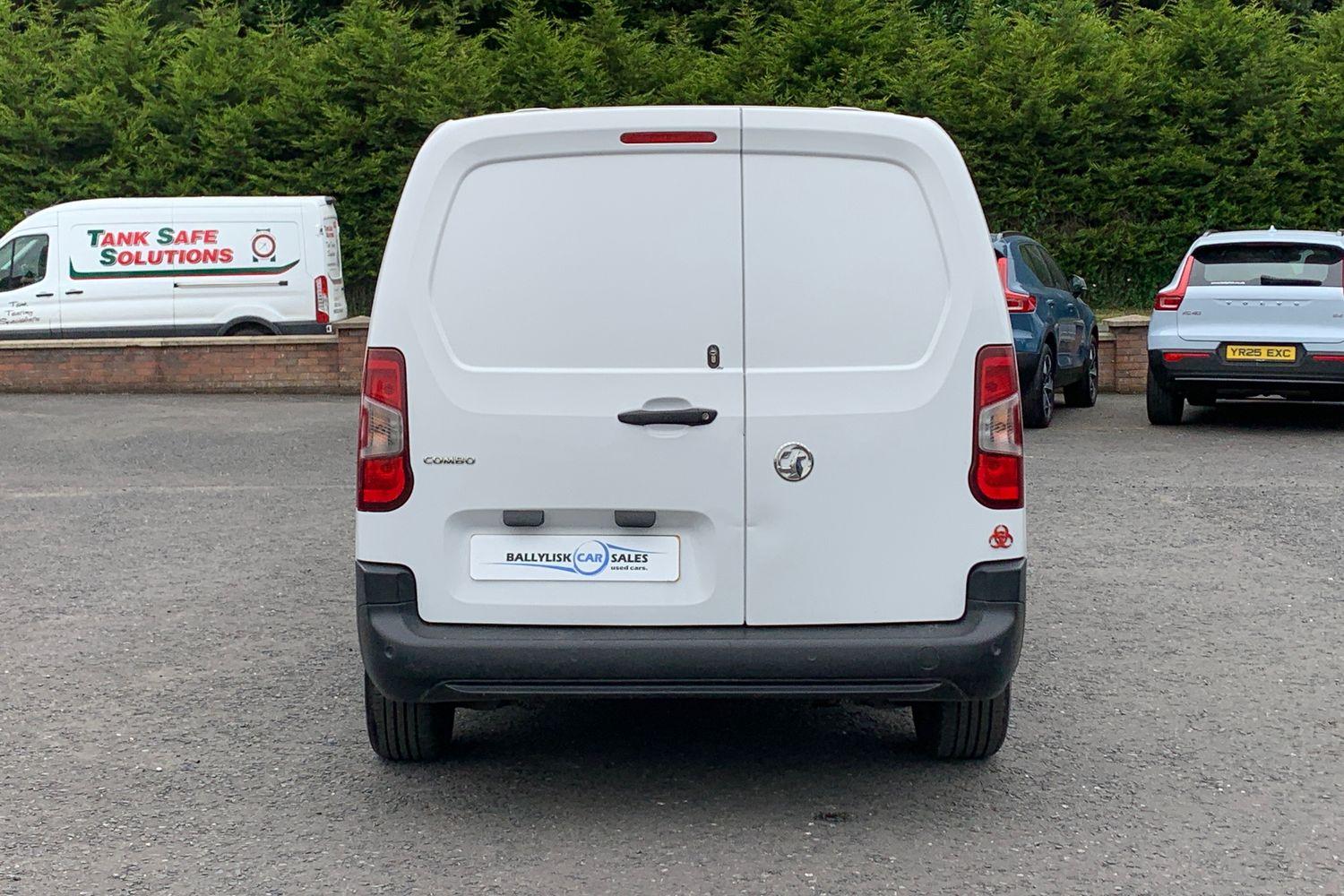 2023 Vauxhall Combo 1.5 Turbo D 2300 Prime Panel Van L2 H1 in White with 84K - vehicle photo 5 for sale on PureCar