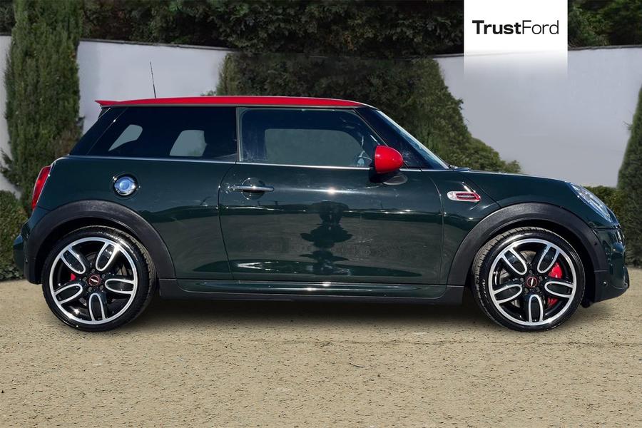 MINI HATCHBACK Photo autoimg-9c4df2ff382520b5f3e891e6e6dbf7ea7d54a0c3.jpg