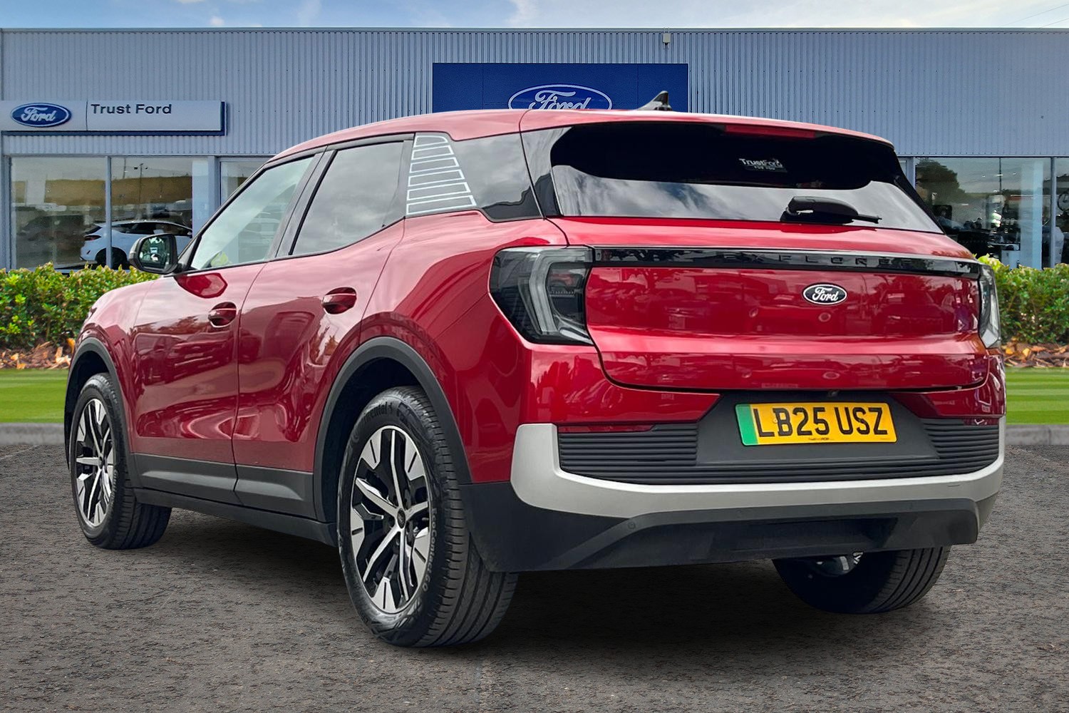 Ford EXPLORER Photo 1