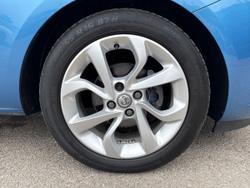 VAUXHALL Corsa Photo 5