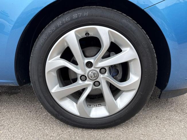 VAUXHALL Corsa Photo 5
