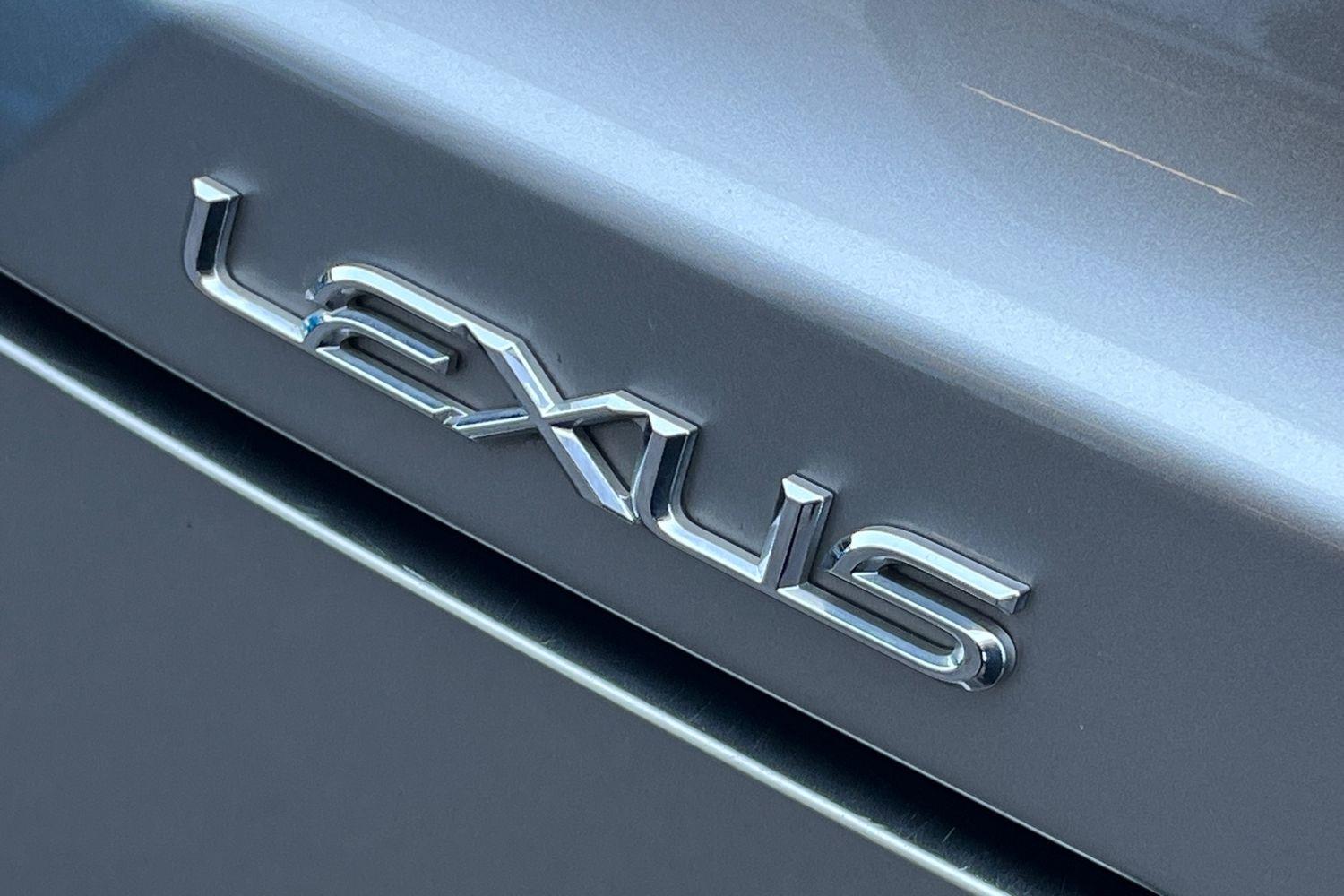 Lexus UX Photo 39
