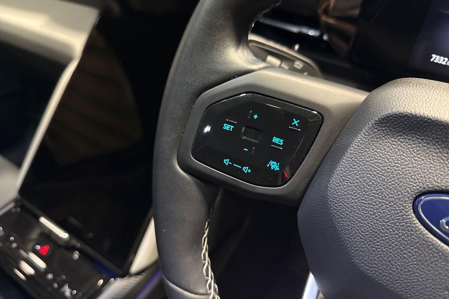 Ford Explorer Photo 28