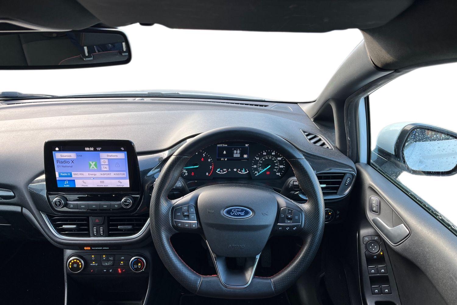 Ford FIESTA Photo 10