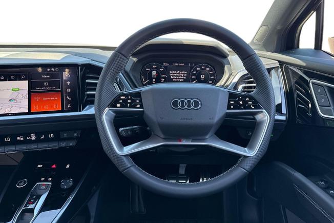 AUDI  Q4 Photo 11