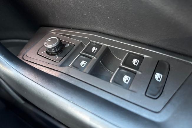 VOLKSWAGEN T-Roc Photo 32