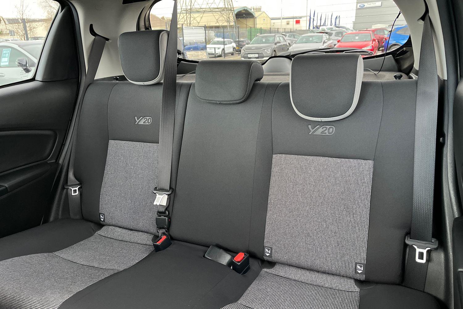 Toyota Yaris Photo 19