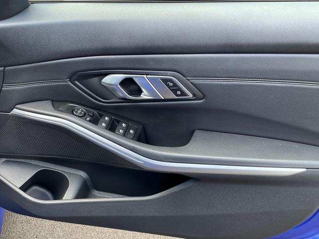 BMW 3 Series Photo 29