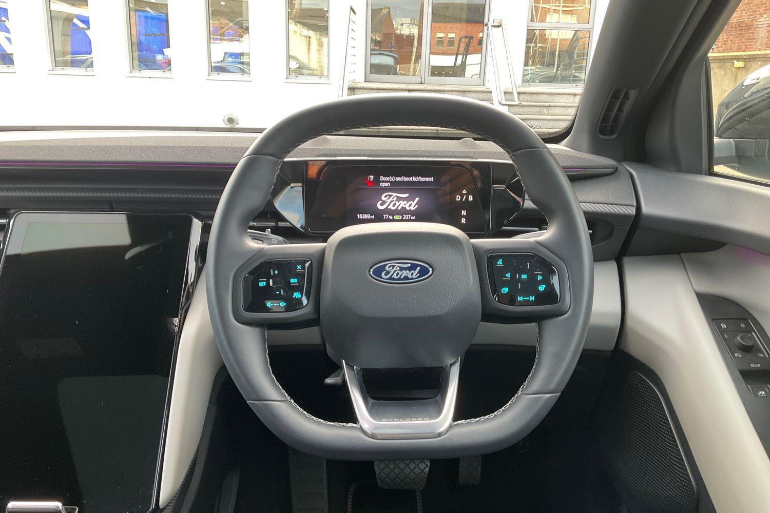 Ford Explorer Photo 11