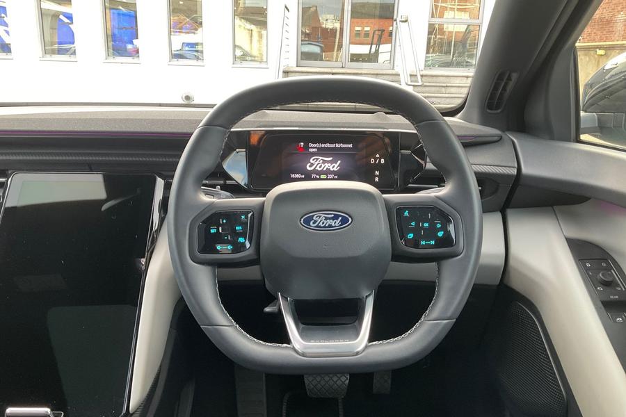 Ford Explorer Photo autoimg-9c7851ceaa77aaa1e7ab33b44e7c359fa27ef6bb.jpg