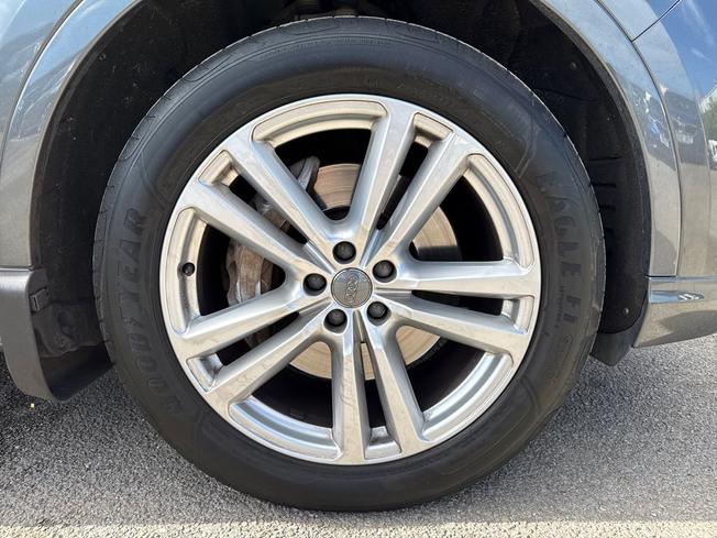 AUDI Q7 Photo 5