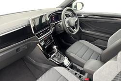Volkswagen T-Roc Photo 2