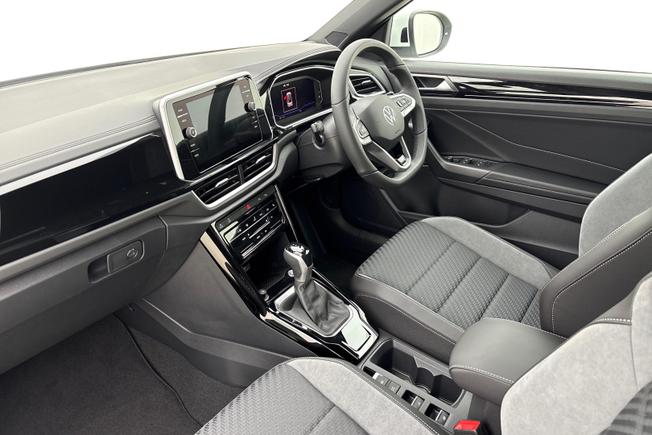 Volkswagen T-Roc Photo 2
